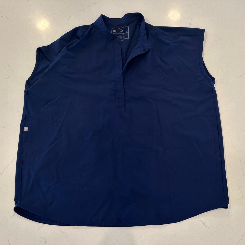 Navy Rafaela Figs scrub top- M